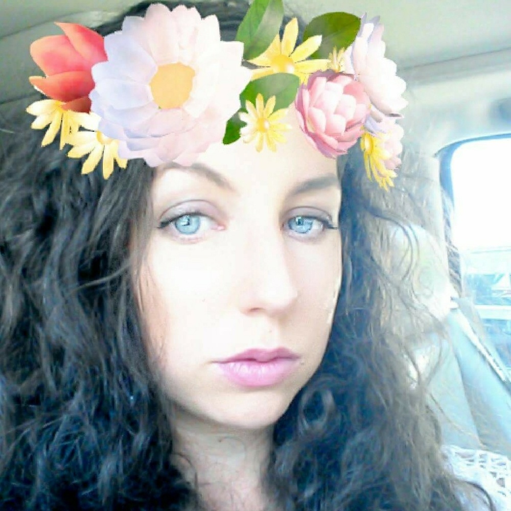 Meet your Posher, Caitlin